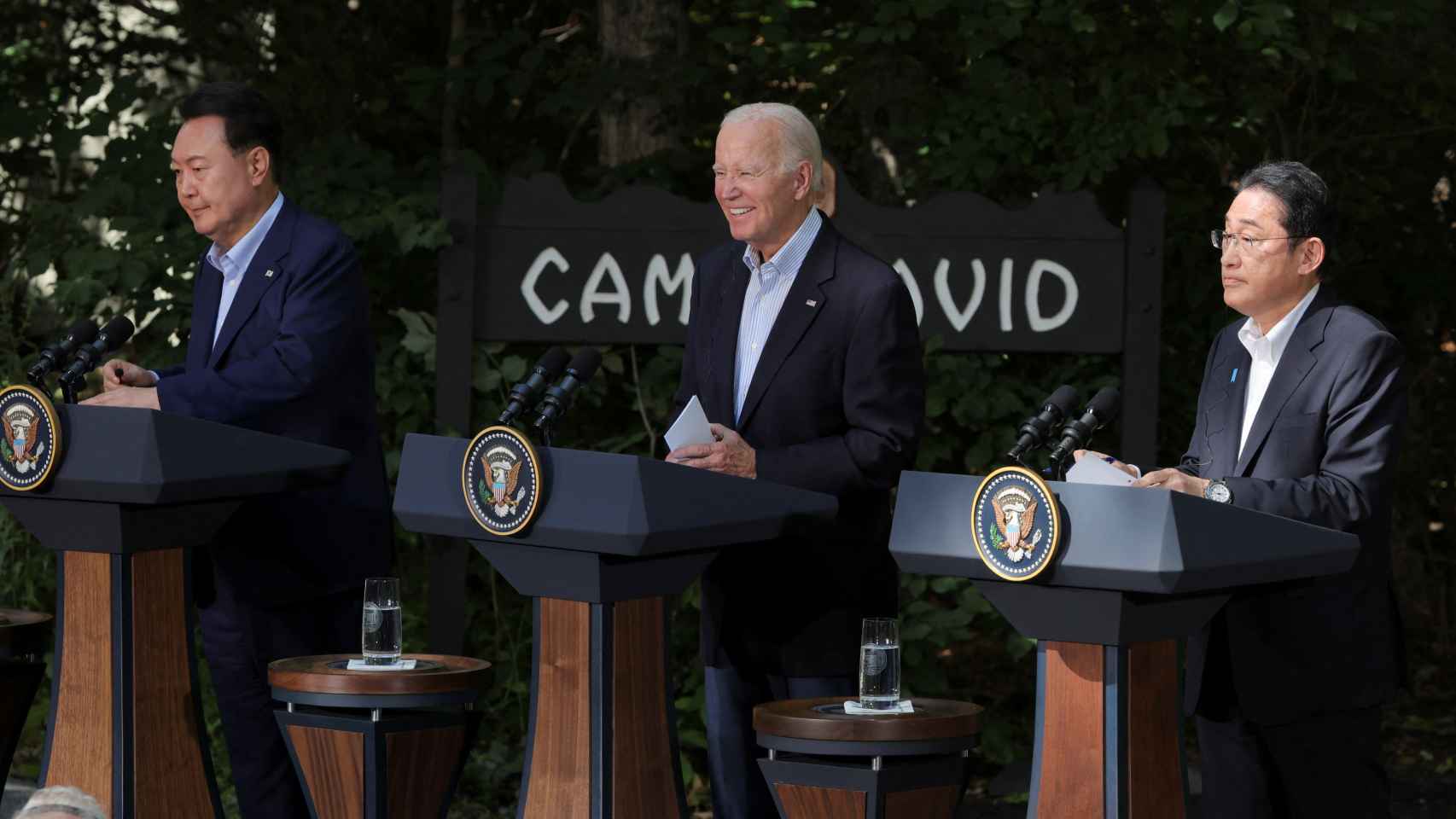 Biden, Kishida e Suk-Yeol na cerimónia de apresentação conjunta.